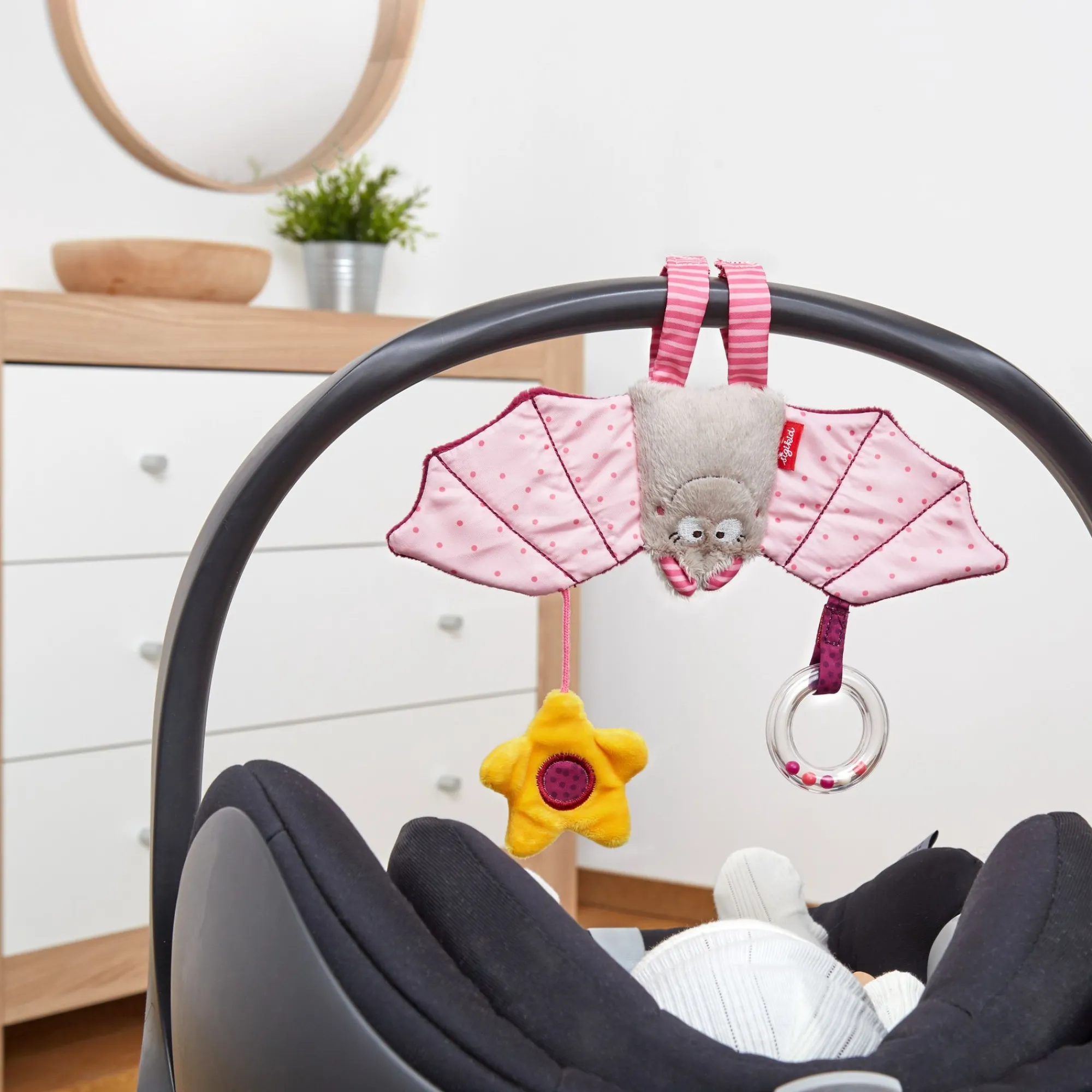 Sigikid Babyspielzeug|Rosa Spielanhanger Fledermaus