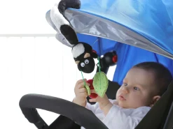 Sigikid Babyspielzeug|Stinktier Spielanhanger Babyschale