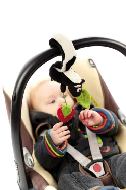 Sigikid Babyspielzeug|Stinktier Spielanhanger Babyschale